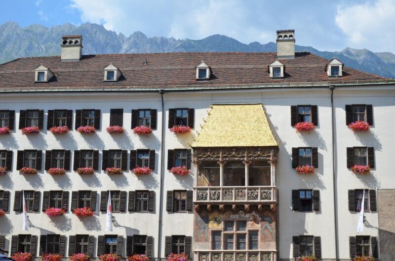 Innsbruck: Express Walk with a Local in 60 minutes - Exploring Innsbruck in 60 Minutes: What to Expect