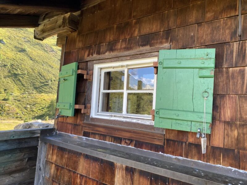 Innsbruck: Private Guided Mountain Hike Indian Summer / Autumn - Experience the Autumn Colors
