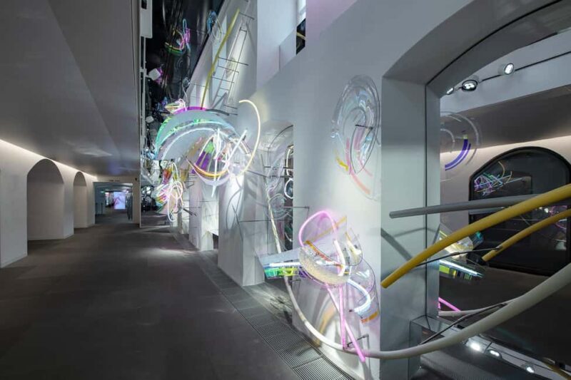 Innsbruck: Swarovski Exclusive Guided Tour with Drink & Gift - Key Points