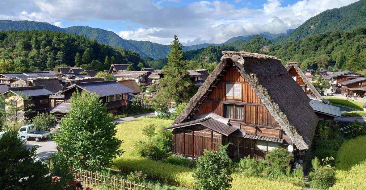 [INPUT TEXT TRANSLATED INTO ENGLISH]:From Takayama - Private Takayama & Shirakawa-go - Takayama Jinya Tour