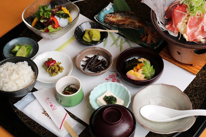 [Input TEXT TRANSLATED INTO English]:Weekend Only! World Heritage Shirakawago Day Bus Tour From Kanazawa Station - Confirmation and Accessibility