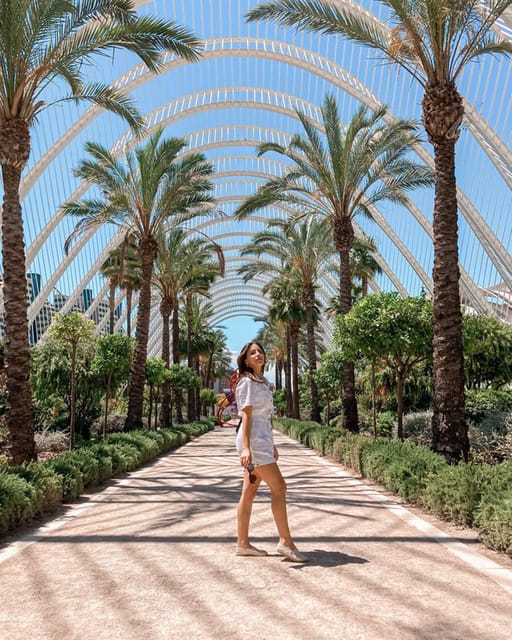 Instagram Tour of Valencia With a Private Photographer - Posing for Flattering Shots