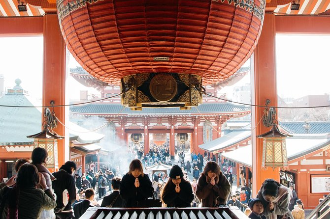 Introductory Tokyo Tour for the First Timers: Learn Basic Travel Tips and Tricks - Embracing the Language and Communication Barriers