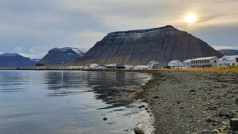 Ísafjörður: Flateyri Village tour: Nature, Culture, History - An In-Depth Look at the Tour Experience