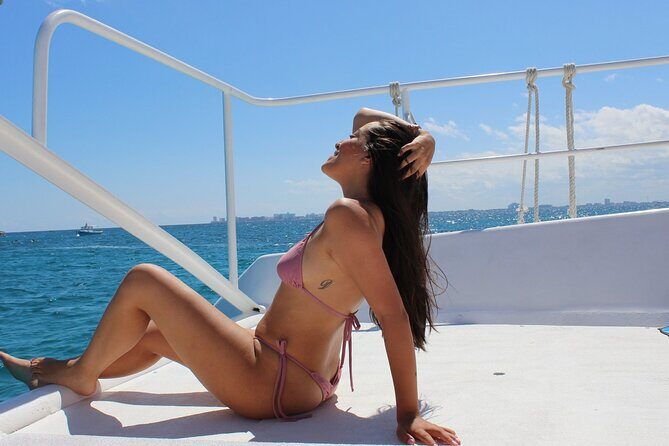Isla Mujeres Catamaran Pleasure, Snorkel, Beach club & Shopping - Key Points