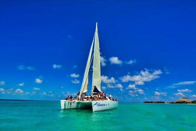 Isla Mujeres Catamaran Sailing Experience With Lunch & Open Bar - Food and Beverage Options