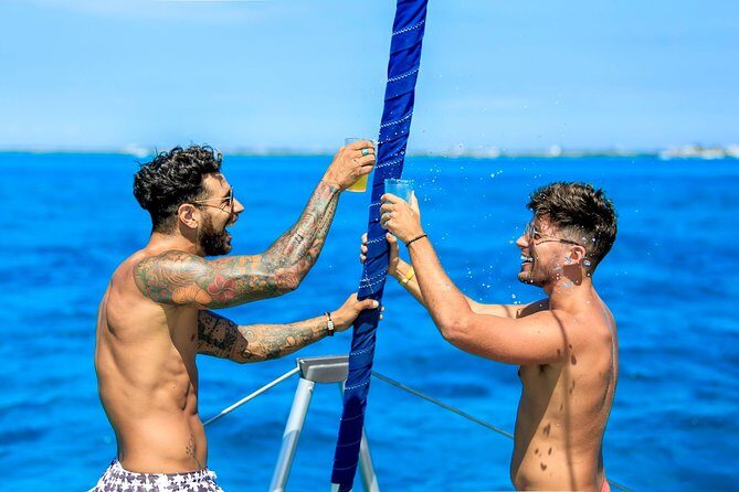 Isla Mujeres in Catamaran - Returning to Cancun: A Joyful Finish to the Day