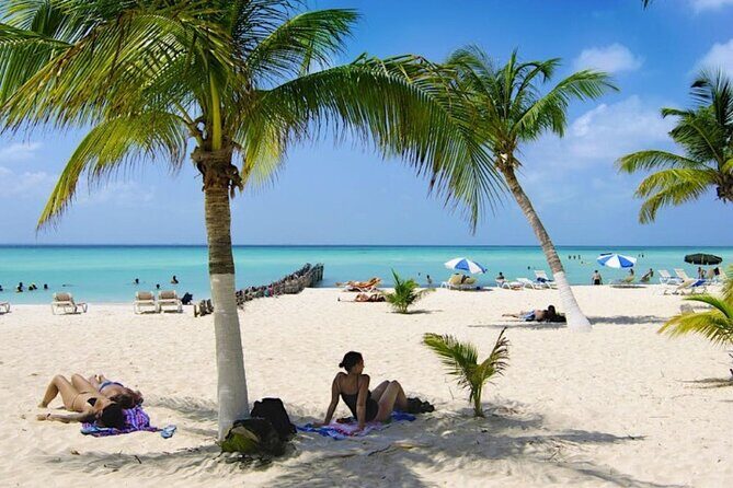 Isla Mujeres on luxury catamaran with snorkel, open bar and lunch - FAQ