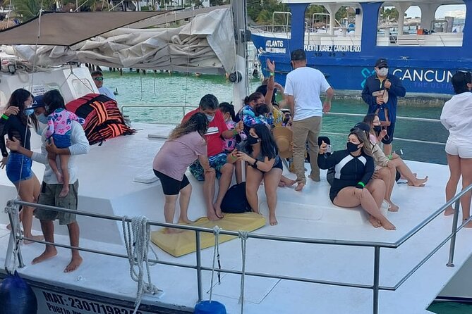 Isla Mujeres Premium Tour in Private Catamaran With Lunch - Catamaran Experience