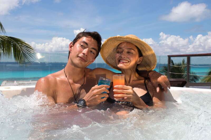 Isla Mujeres: Royal Garrafon VIP and Punta Sur admission - Arriving and Meeting Up