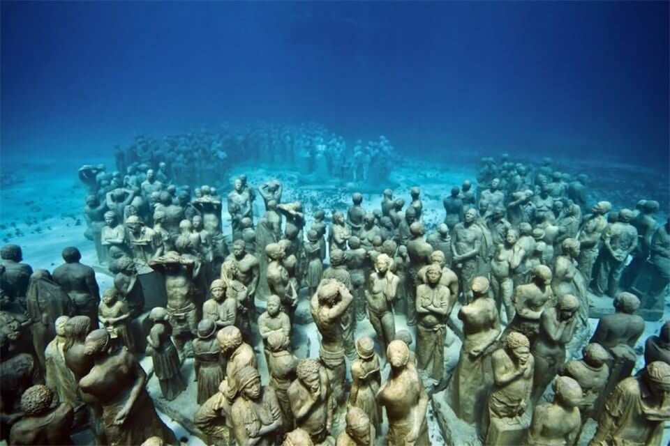 Isla Mujeres: Sailing, Snorkeling and Lunch With Boat Party - Lunch at Ice Bar Beach Club