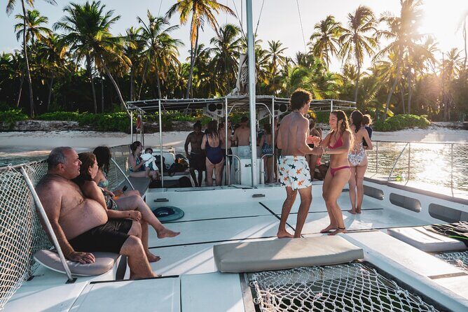 Isla Mujeres Spring Break Party Catamaran Snorkel and Open Bar - The Open Bar: Keeping the Party Going