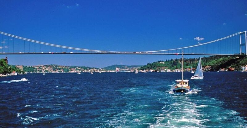 Istanbul: Bosphorus and Golden Horn Boat Tour - Key Points