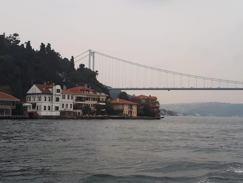 Istanbul: Bosphorus Lunch Cruise with Guide - Discovering Istanbul from the Water: An Honest Look