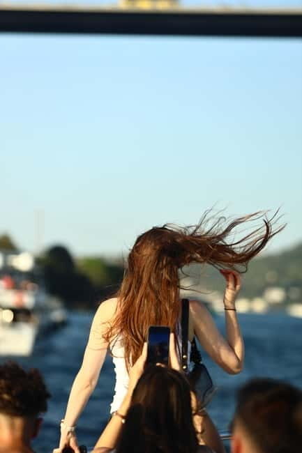Istanbul: Bosphorus Private Guided Yacht Cruise with Snacks - Why This Tour Works Well