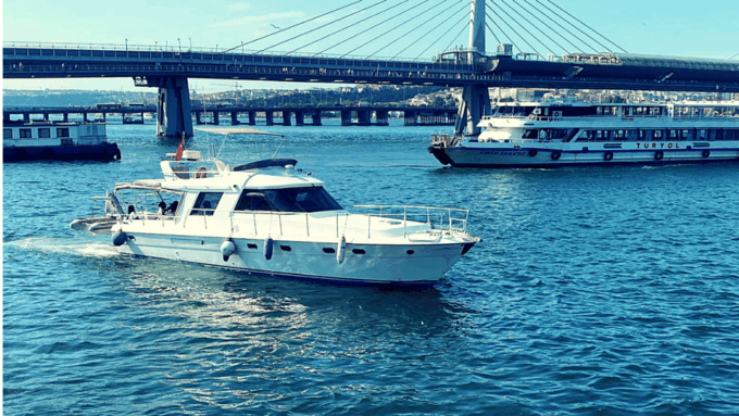 Istanbul: Bosphorus Private Yacht Cruise With Tea and Coffee - Tips for a Memorable Cruise