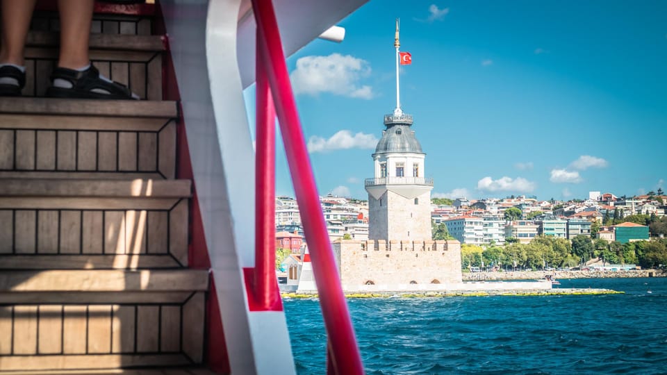 Istanbul: Bosphorus Sightseeing Cruise Tour with Audio Guide - Key Points