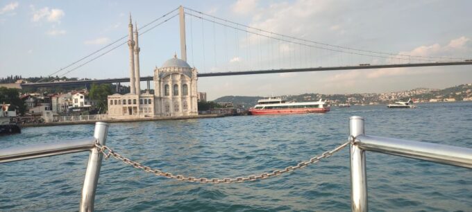 Istanbul: Bosphorus Sunset Cruise on Yacht With Live Guide - Iconic Landmarks Along the Route