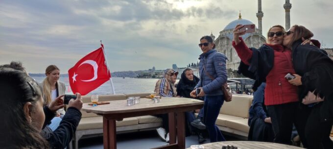 Istanbul: Bosphorus Sunset Cruise on Yacht With Live Guide - Tips for Enjoying Your Cruise