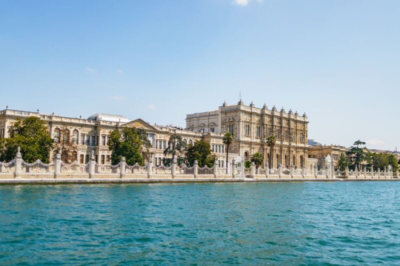 Istanbul: Bosphorus Yacht Cruise with Stopover on Asian Side - Group Size and Atmosphere