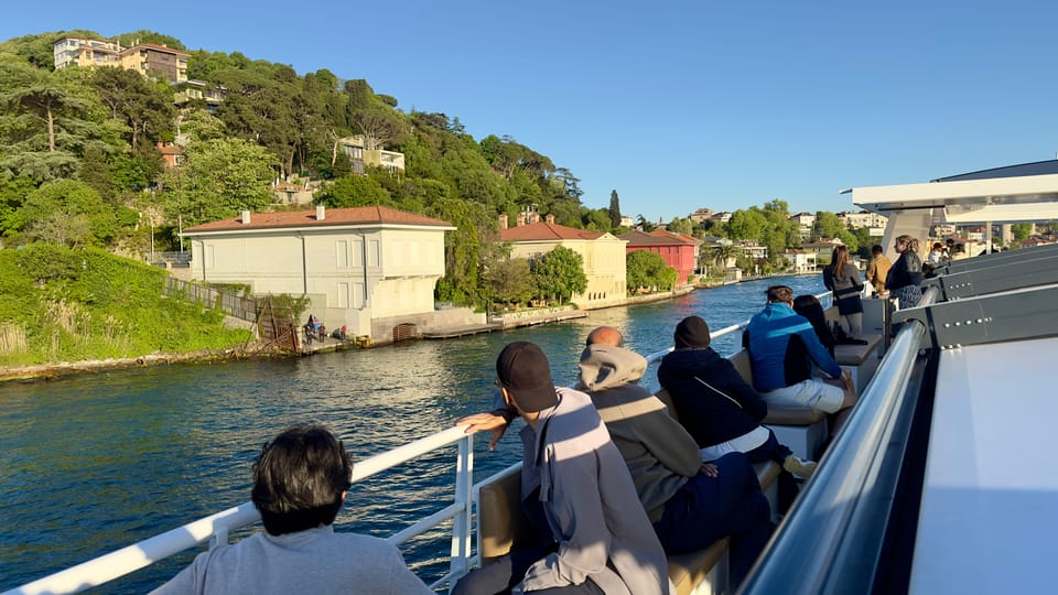 Istanbul: Daytime or Sunset Sightseeing Cruise & Audio Guide - Who Should Consider This Tour?