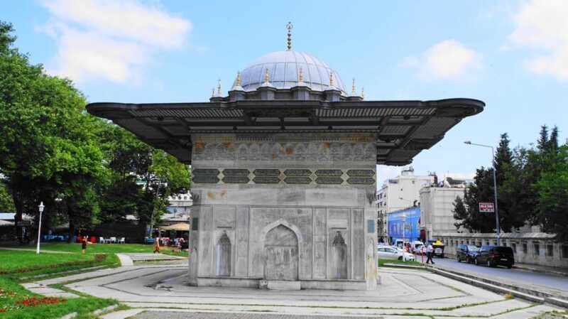 Istanbul: Discover Dolmabahçe Palace and Surroundings - A Practical Guide to This Istanbul Tour