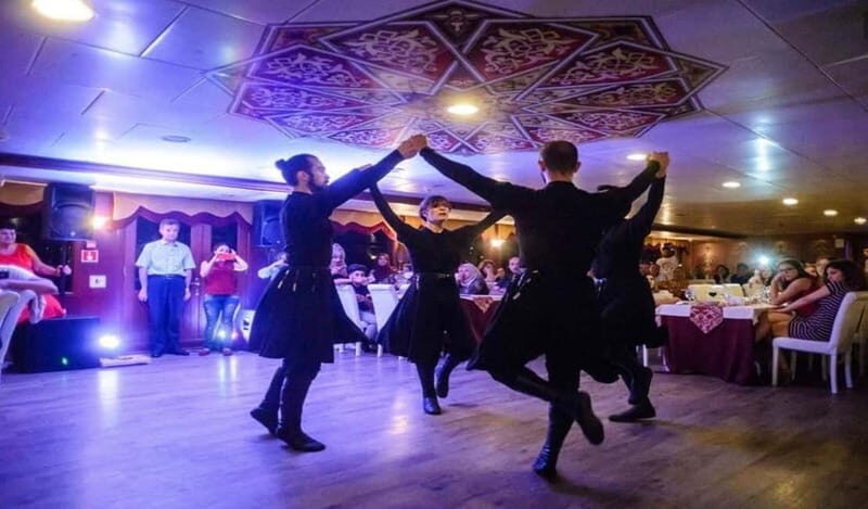 Istanbul: Evening Bosphorus Dinner Cruise with Belly Dance - Who Is This Tour Best For?