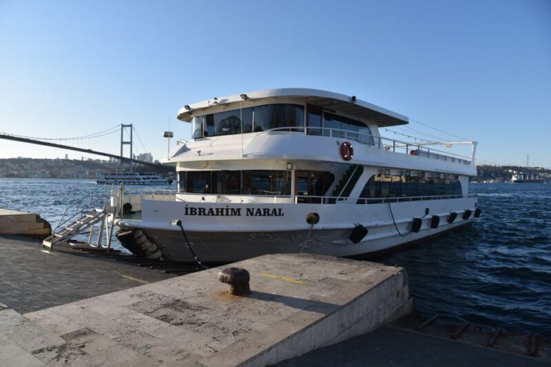 Istanbul: Explore Bosphorous on a Sunset Boat Cruise - A Close Look at the Experience
