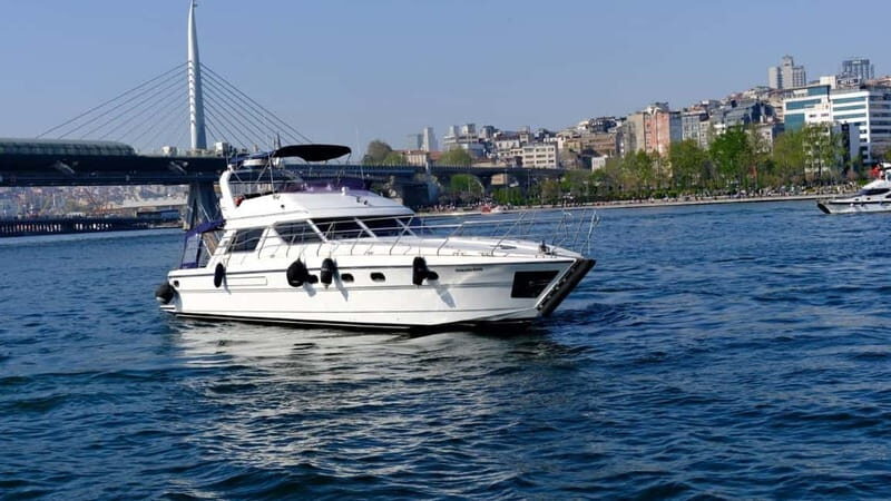 Istanbul: Luxury Yacht on Bosphorus - An In-Depth Look at the Experience