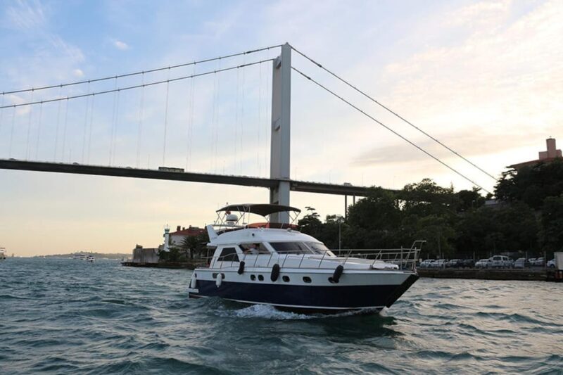 Istanbul: Luxury Yacht Tour at Sunset w Snacks - Detailed Breakdown of the Experience