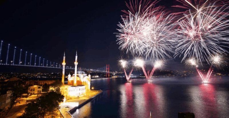 Istanbul: New Year's Eve Bosphorus Dinner Cruise Party 2026 - A Night on the Water: What to Expect on the Bosphorus Dinner Cruise