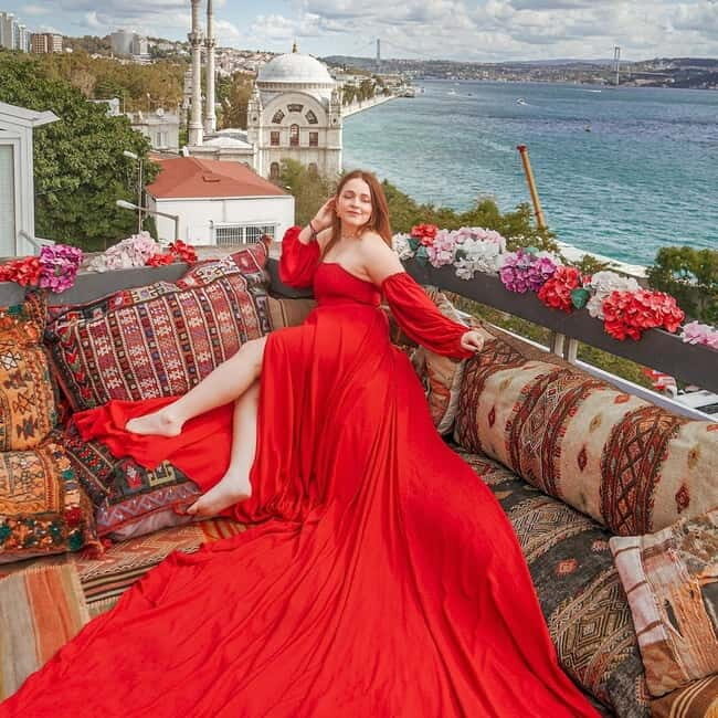 Istanbul: Rooftop Photoshoot with Flying Dress - Key Points