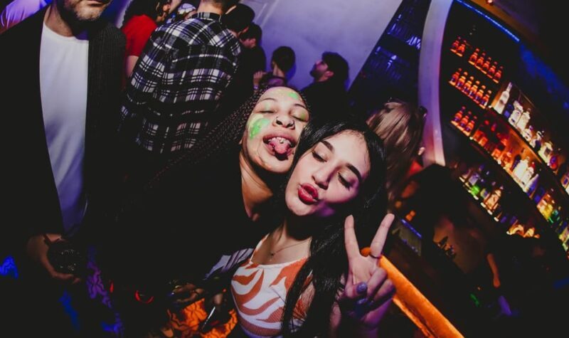 Istanbul: Rooftop Pub Crawl with Party Bus - Key Points