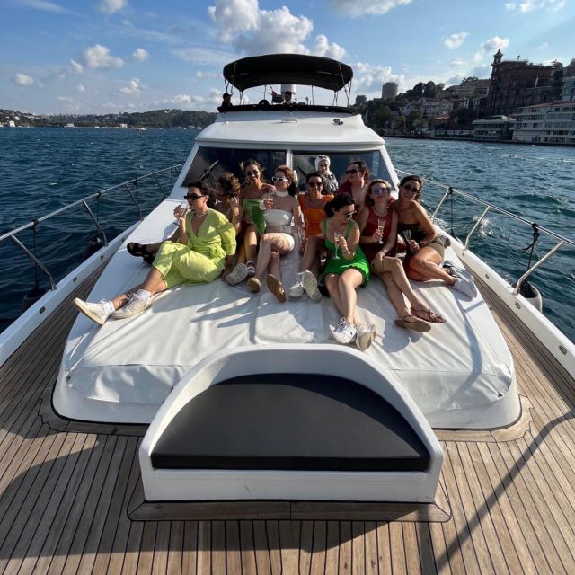 Istanbul: Sunset or Day Small-Group Yacht Cruise With Snacks - Onboard Amenities and Inclusions