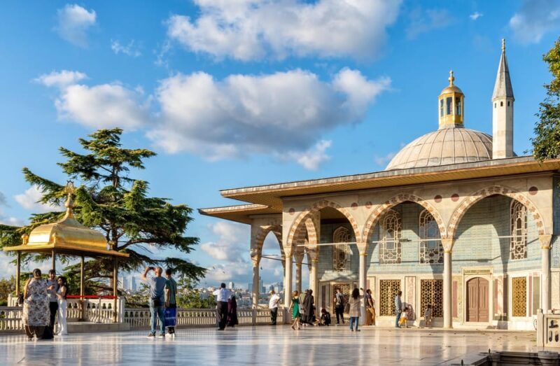 Istanbul: Topkapi Palace and Harem Museum Tour with Ticket - Inside the Experience: What You’ll Encounter