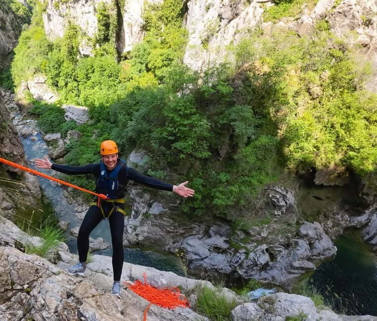 Iz Omisa/Zadvarija: Extremni Canyoning na rijeci Cetini - Exploring the Canyoning Adventure from Omi to Zadvarje