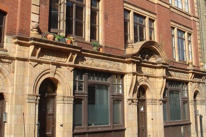 Jack the Ripper Mystery Walks - The Guide: Knowledge and Personality