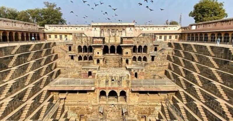 Jaipur: All Inclusive Chand Baori & Bhangarh Fort Tour - Discovering Chand Baori