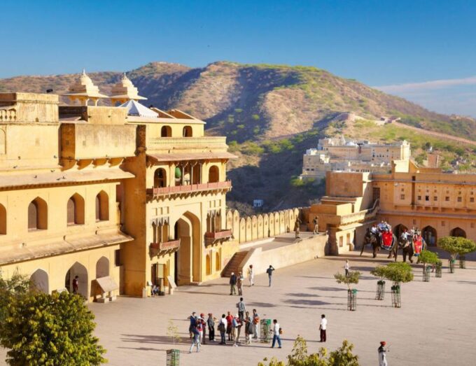 Jaipur: Guided Heritage Walking Tour Explore Local Market - Local Market Exploration