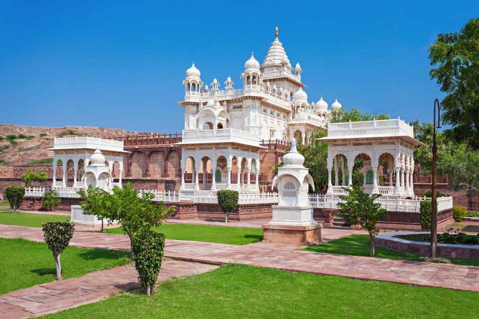 Jaisalmer: 4-Day Jaisalmer and Jodhpur Tour With Camel Ride - Day 1: Arrival and Safari
