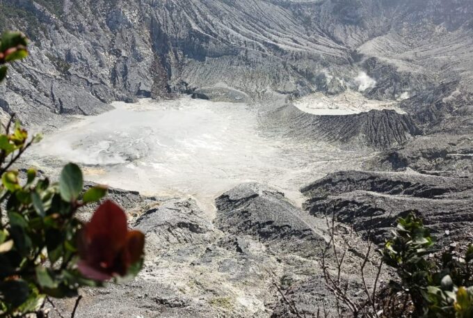 Jakarta Bandung Volcano Stony Bubble Crater Full Day Tour - Frequently Asked Questions