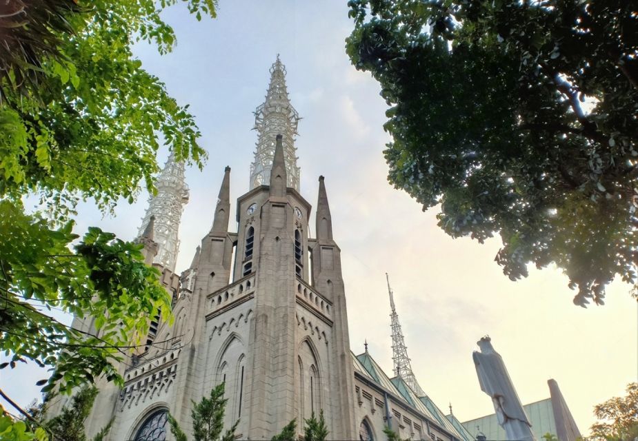 Jakarta: Full-Day Highlights Tour - Kota Intan Bridge and Sunda Kelapa Harbor