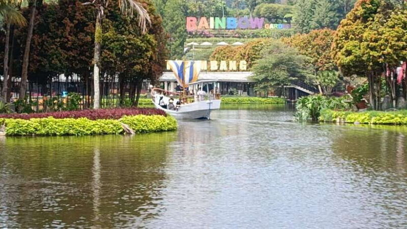 JAKARTA : JAVA TOURS TO BANDUNG/YOGYAKARTA/BROMO/IJEN - A Detailed Look at the Java to Bali Experience