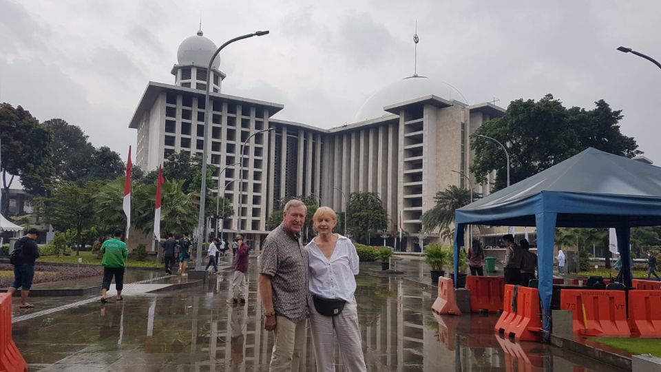 Jakarta Luxury Tours, Your Best Friend in Travelling. - National Monument Visit