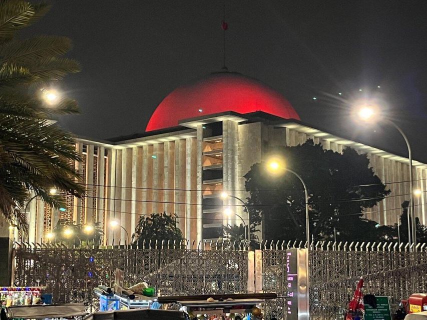 Jakarta Night Tour: Guided Sightseeing & Street Food Tour - Sightseeing Experience