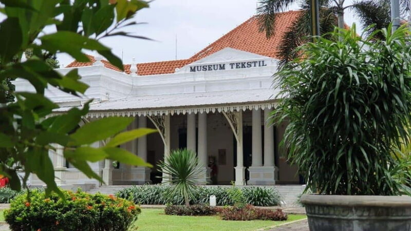 Jakarta Old Town Tour with Batik Workshop - FAQ