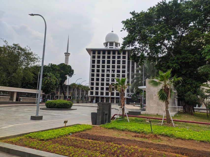 Jakarta Port: Discover Jakartas Historical & Cultural Treas - Key Points