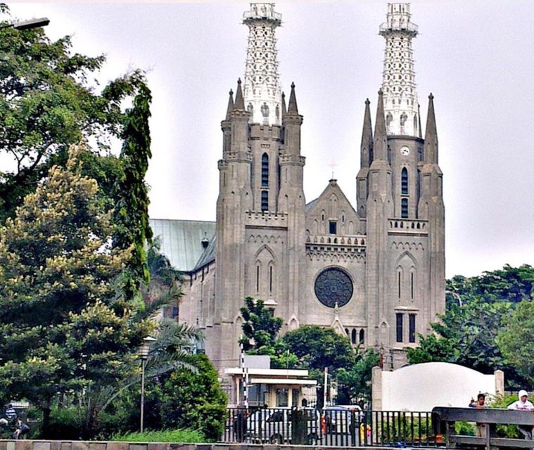 Jakarta : Private City Tour With Lunch And Souvenir - Pricing and Availability