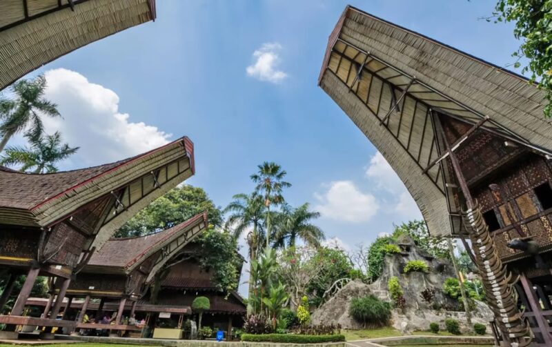 Jakarta Tour :Beautiful Miniature Glorious Park of Indonesia - Itinerary Details