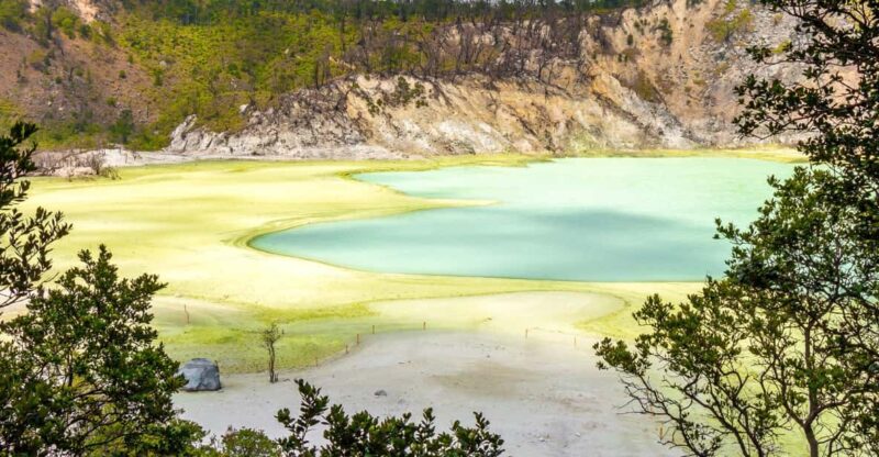 Jakarta: Volcanic White Crater Lakes & Tea Plantations Tour - Itinerary